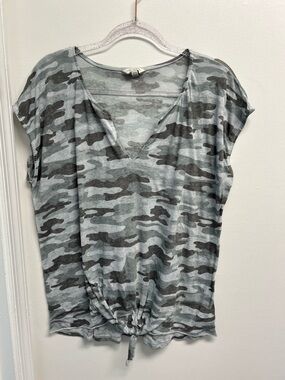 Lucky Brand Light Green Gray Camo V-Neck Tie-Front Top
